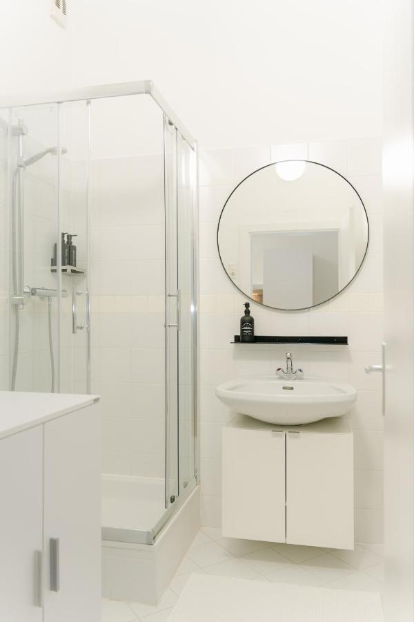 Cozy Apt Perfect For 4-6 Tv Metro Self-Checkin Wien Ngoại thất bức ảnh